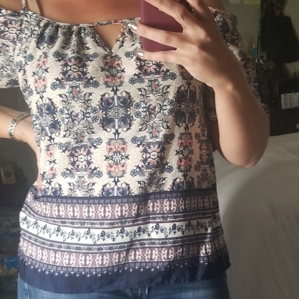 Kaileigh Women’s Cold Shoulder Print Flowy Top